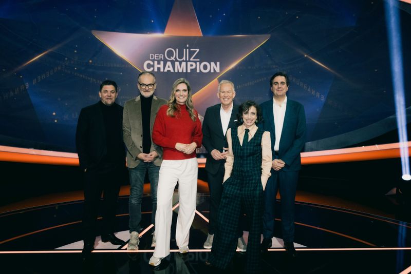 Das ZDF zeigt am Samstagabend eine neue Ausgabe des TV-Klassikers "Der Quiz-Champion", von links: Tim Mälzer, Frank Plasberg, Julia Scharf, Johannes B. Kerner, Anna Thalbach und Bastian Pastewka.