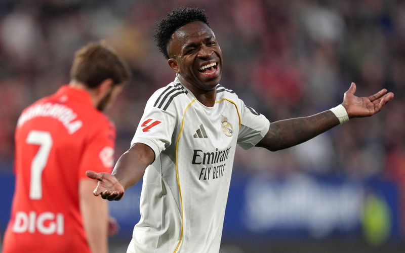 Vinicius Junior hatte beim Sieg von Real Madrid in der Champions-League-Partie gegen Benfica Lissabon viel Grund zum Jubeln. Bei einigen DAZN-Zuschauern sah das kurz vor Spielende anders aus ...