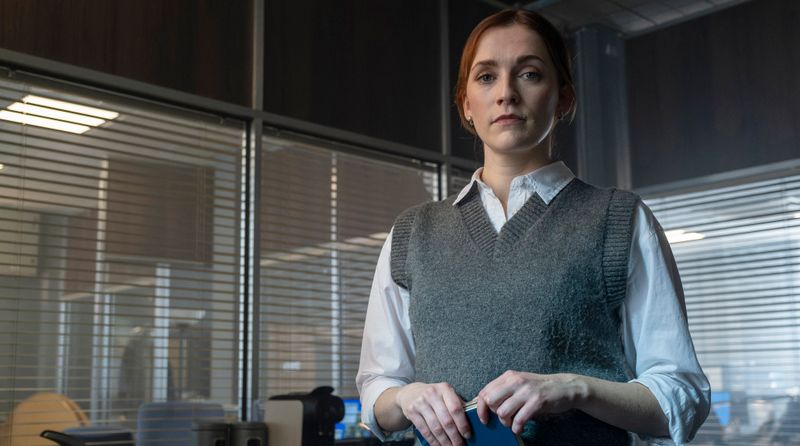 Detective Ashleigh Francis (Charlotte Ritchie) ist sich sicher, dass Alison beim Überführen der Diebe helfen kann.