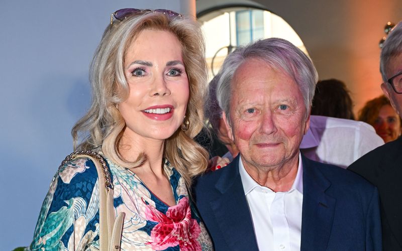 Seit 2025 ist sie mit Wolfgang Porsche (Bild) verheiratet, 1986 trat Gabriele Prinzessin zu Leiningen unter dem Pseudonym Gina Boys mit der Band That's Life beim ESC-Vorentscheid an.