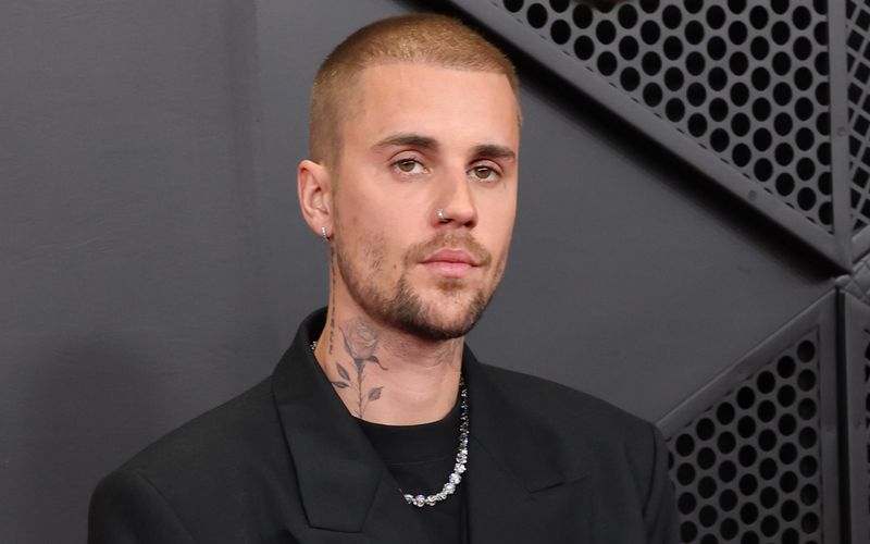 Er war als Teenager schon ein Superstar und gehört nach wie vor zu den erfolgreichsten Musikern im Pop-Business: Justin Bieber, der am 1. März seinen 32. Geburtstag feiert, kann auf eine schillernde Karriere zurückblicken. In der Galerie zeigen wir, wie sich der Popstar über die Jahre verändert hat und präsentieren Fakten, Anekdoten und Kuriositäten aus dem Bieber-Universum.