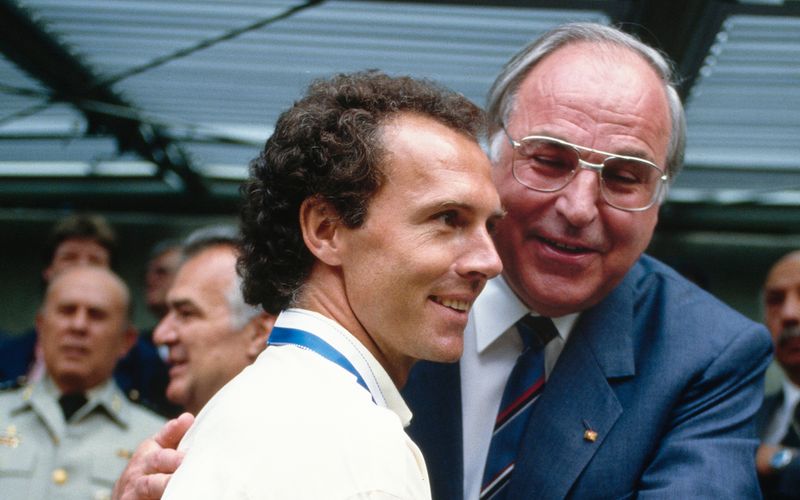 Prägende deutsche Gesichter der 80er-Jahre: Teamchef Franz Beckenbauer und Bundeskanzler Helmut Kohl bei der Fußball-WM 1986 in Mexiko.