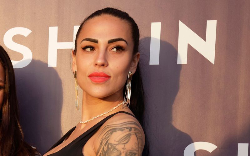 Elena Miras sitzt aktuell in Abu Dhabi fest.