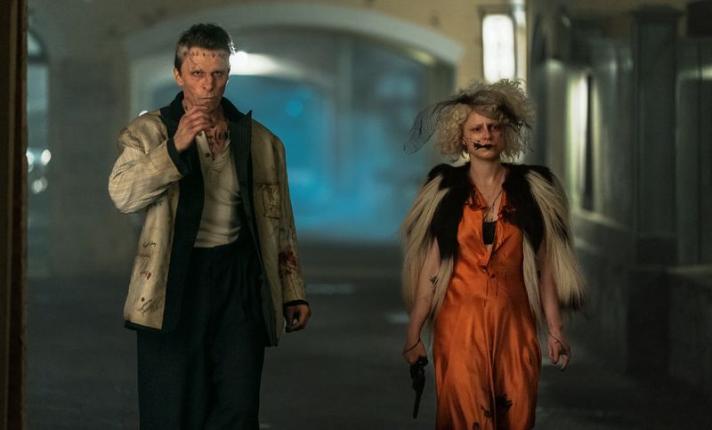 Frank (Christian Bale, links) und "die Braut" (Jessie Buckley) sorgen für Aufruhr.