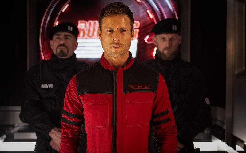 Der verzweifelte Ben Richards (Glen Powell, Mitte) stellt sich dem Spiel um Leben und Tod.