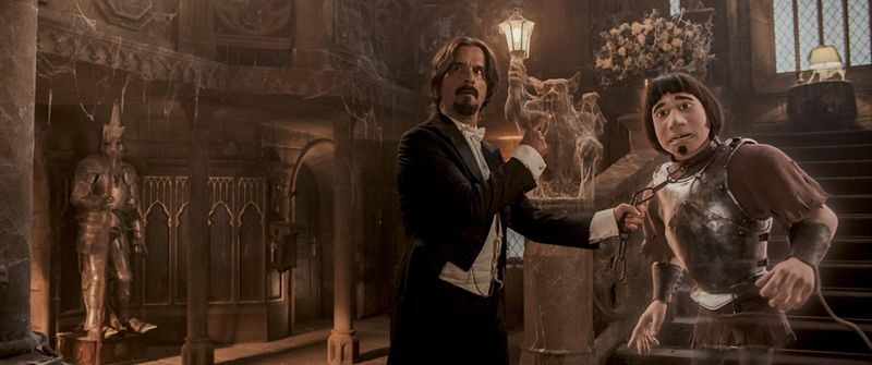 König Julius (Christoph Maria Herbst, links) und Hui Buh (Michael Bully Herbig) leben gemeinsam auf Schloss Burgeck.