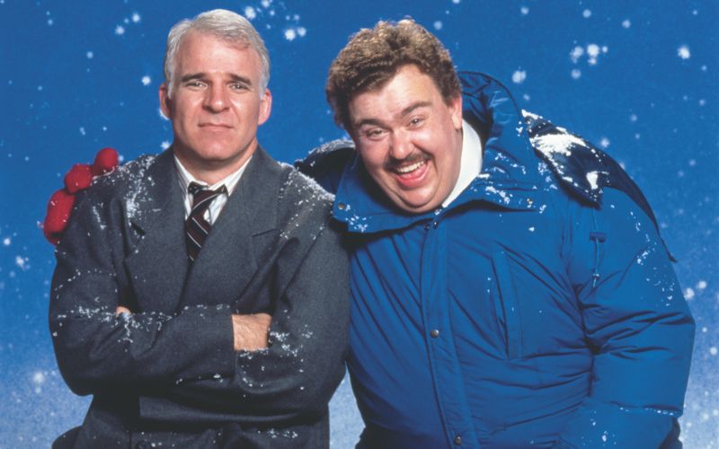 Das Flugzeug wurde umgeleitet, im Zug erlebten sie unglaubliche Abenteuer - und dann müssen Neal Page (Steve Martin, links) und Del Griffith (John Candy) auch noch mit einem ausgebrannten Auto zurechtkommen.