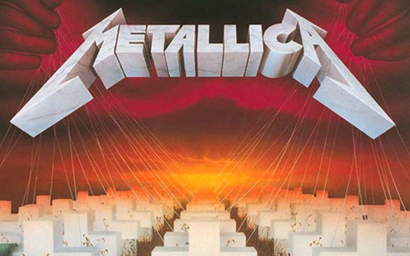 Am 03. März 1986 veröffentlichten Metallica mit "Master of Puppets" einen Meilenstein des Thrash Metal. Es sollte die letzte Platte sein, die die Band in Originalbesetzung einspielte. Im selben Jahr starb Bassist Cliff Burton in Schweden bei einem tragischen Unfall des Metallica-Tourbusses. Anlässlich des 40-jährigen Jubiläums von "Master of Puppets" lassen wir die großartigsten Alben der 80er-Jahre Revue passieren. 