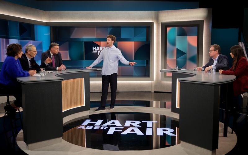 Wohin führt der neue Krieg? In seiner Sendung "Hart aber fair" sprach Moderator Louis Klamroth (Mitte) mit seinen Gästen über den Angriff Israels und der USA auf Iran.