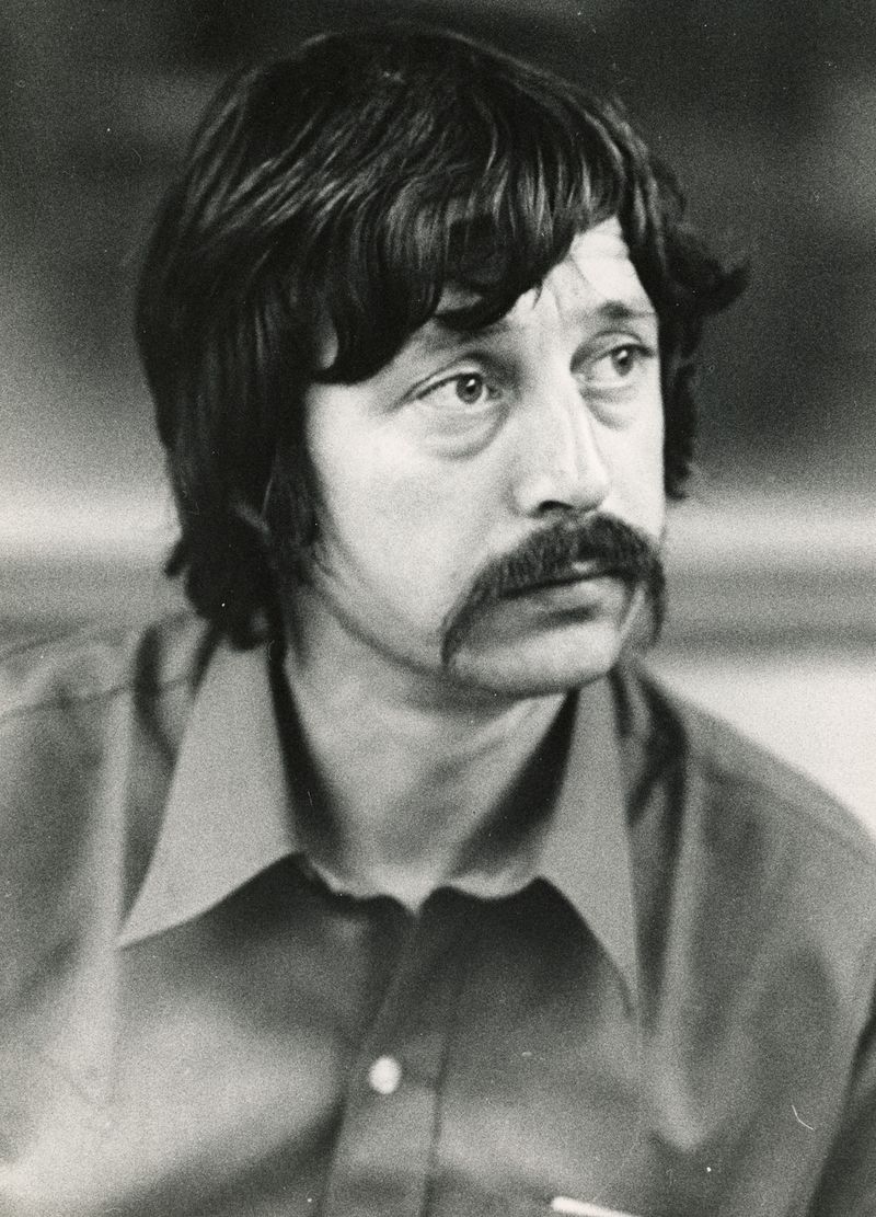 1976 beschlossen die Herrschenden in der DDR, den nicht mundtot zu kriegenden Poeten und Musiker Wolf Biermann hinterrücks auszubürgern.