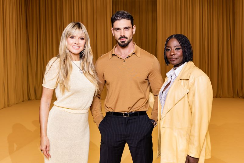 Heidi Klum (links), Michele Morrone und Nikeata Thompson entscheiden gemeinsam, wer weiterkommt.