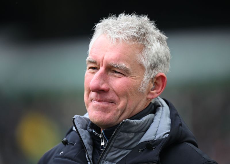 Mirko Slomka gibt für Sky seine Einschätzungen ab. Er versteht sich nicht als Lautsprecher des Senders, sondern als Dienstleister für den Fan.