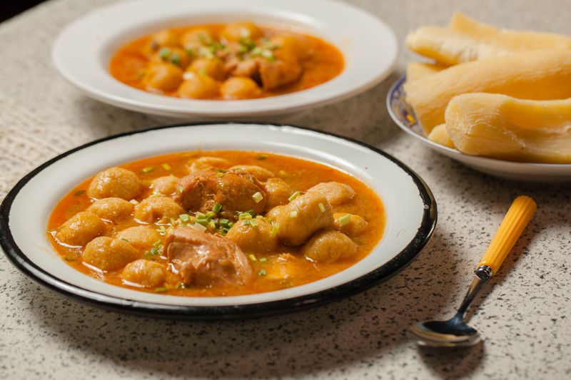 Die Maisbällchen in der paraguayischen Vori-Vori-Suppe verleihen ihr eine angenehme feste Konsistenz. 