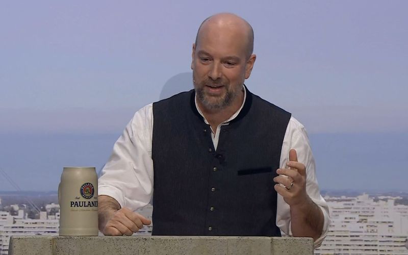 Der Schauspieler und Kabarettist Stephan Zinner gab 2026 sein Debüt als Fastenredner auf dem Nockherberg.