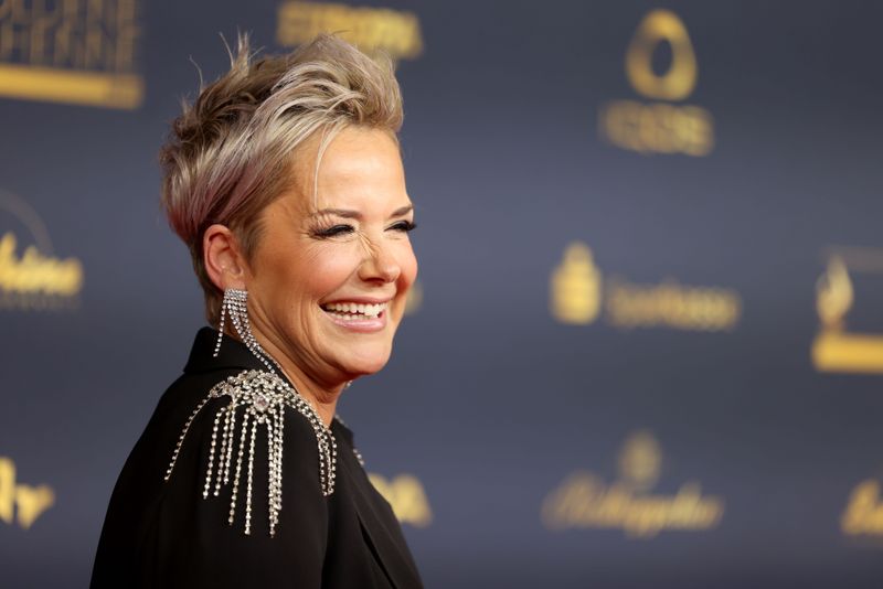 Inka Bause, aktuell 57 Jahre alt, hat eine beneidenswert fröhliche Ausstrahlung.