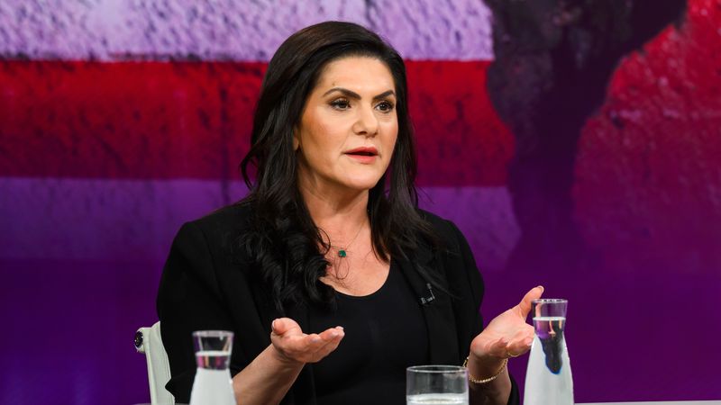 Die Exil-Iranerin Mariam Claren macht sich große Sorgen um ihre Heimat.