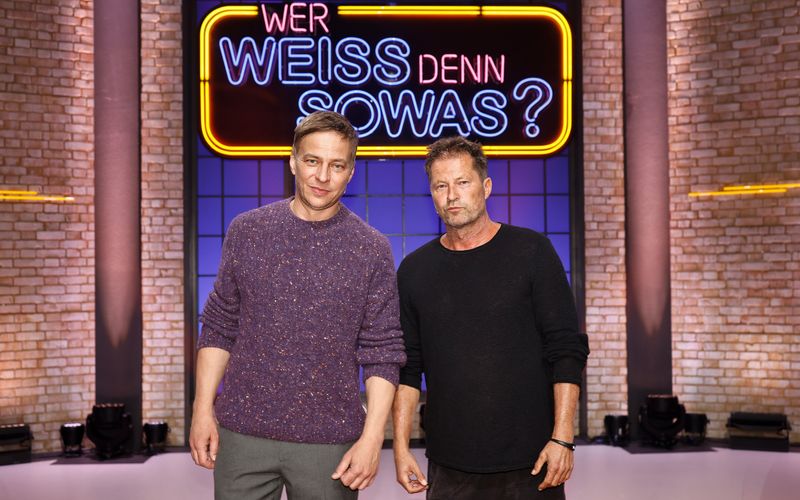 Tom Wlaschiha (links) und Til Schweiger traten am Mittwoch in der ARD-Show "Wer weiß denn sowas?" an. Letzterer hinterließ dabei einen seltsamen Eindruck.