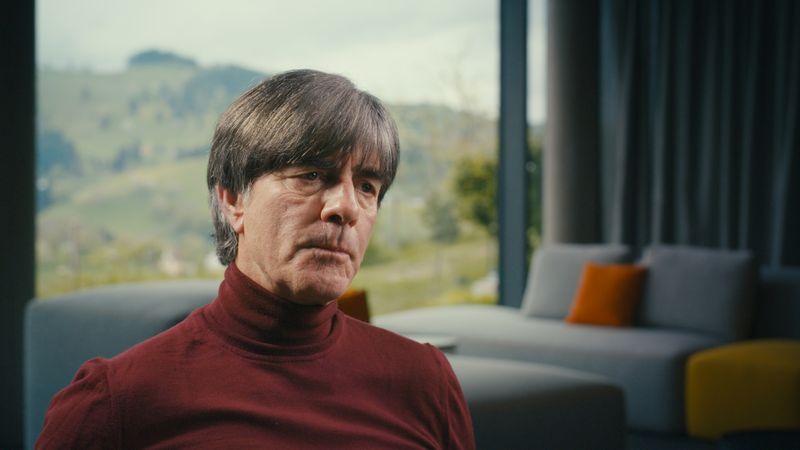 Joachim Löw äußert sich in der ZDF-Doku "Mesut Özil - zu Gast bei Freunden" zum Ex-Nationalspieler Mesut Özil.