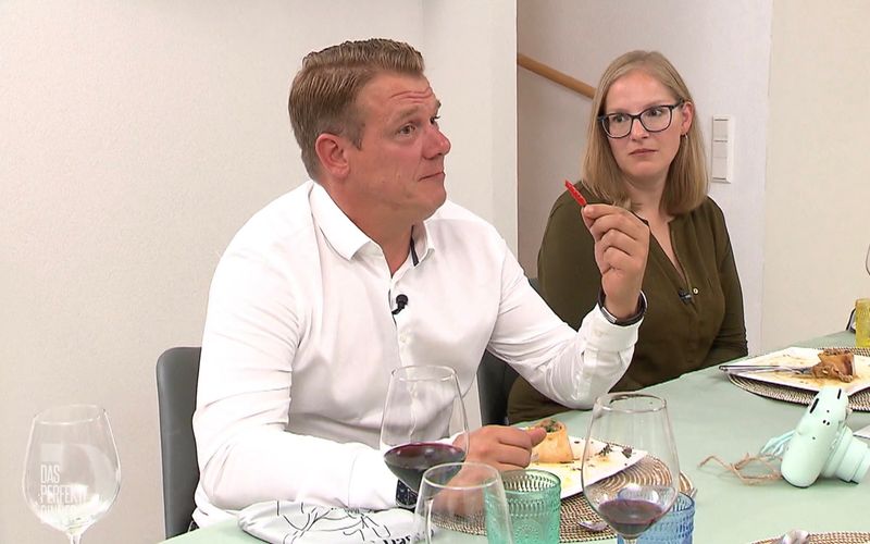 Gelingt Andreas' Mutprobe mit einer frischen Chili? Carina ist gespannt, was passiert.