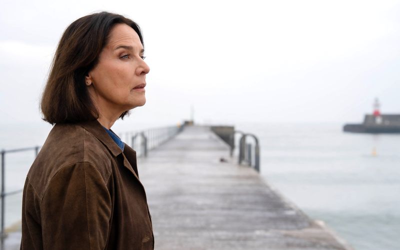 Kriminalpsychologin Cathrin Blake (Désirée Nosbusch) geht der Fall sehr nahe. Als Frau, die selbst Gefahr läuft, Opfer männlicher Gewalt zu werden, aber auch als Bekannte der ermordeten Orla.