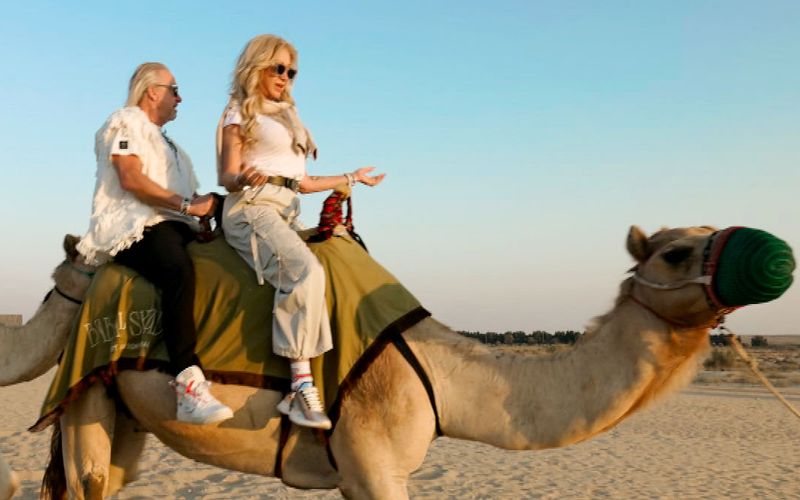 Ein Austritt auf einem Kamel lässt Carmen und Robert in Wallung kommen.