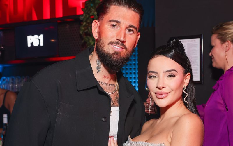 Leyla Heiter, hier mit Ehemann Mike Heiter, hat über ihre abgebrochene Beauty-OP gesprochen.