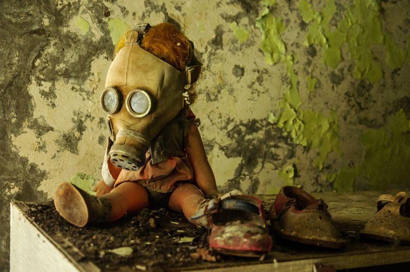 Kinderpuppe mit Gasmaske: Im Sommer 1986 durften die Bewohner der Atomstadt Prypjat noch einmal für wenige Stunden zurück in ihre Wohnungen, um wichtige Habseligkeiten herauszuholen. Die Behörden verboten aufgrund der hohen Strahlenbelastung, Kinderspielzeug mitzunehmen.