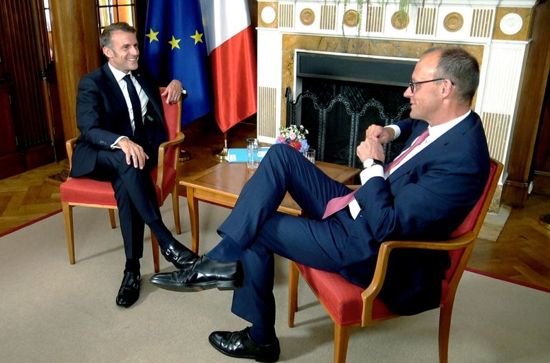 Frankreichs Präsident Emmanuel Macron (links) und der deutsche Bundeskanzler Friedrich Merz müssen häufig Meinungsverschiedenheiten aushandeln - etwa in Bezug auf das Mercosur-Abkommen.

