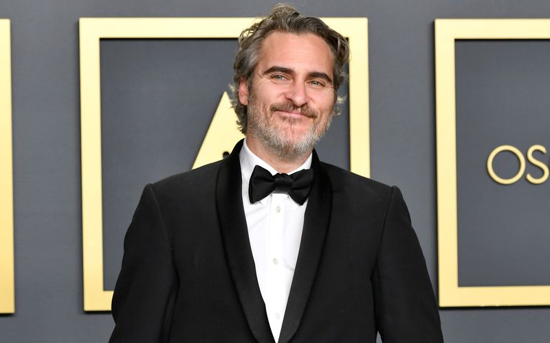 Bei der Oscar-Verleihung 2020 hatte Joaquin Phoenix gut lachen: Für seine Darstellung des "Batman"-Schurken in "Joker" wurde er als bester Hauptdarsteller ausgezeichnet. Letztes Jahr wurde er erneut "geehrt" - mit der Goldenen Himbeere. Und tatsächlich gibt es zahlreiche Preisträgerinnen und Preisträger, die neben dem Oscar auch den legendären Schmähpreis "gewonnen" haben ...

