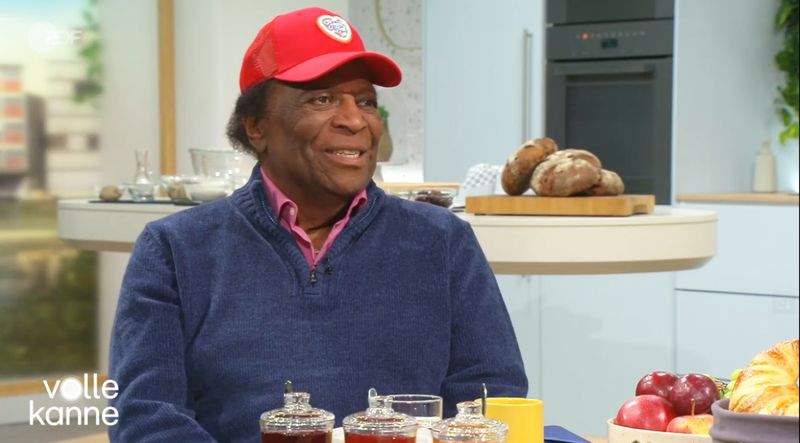 Seit 70 Jahren im Showgeschäft - aber ans Aufhören denkt Roberto Blanco (88) noch lange nicht. Am Freitag war er zu Gast bei "Volle Kanne" im ZDF.