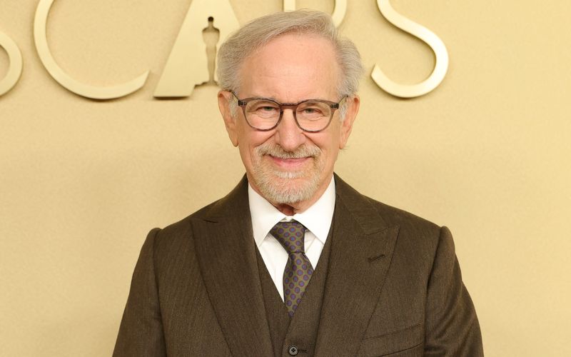 Wie schmerzvoll es sein, bei der Verleihung des größten Filmpreises der Welt am Ende mit leeren Händen dazustehen, weiß keiner besser als er: Steven Spielberg. Er gilt als einer größten Filmemacher aller Zeiten, landete aber auch schon mehrere Oscar-Totalflops. 
