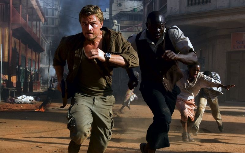 Danny Archer (Leonardo DiCaprio, links) und Solomon Vandy (Djimon Hounsou) machen sich auf die Suche nach dem besonderen Edelstein.