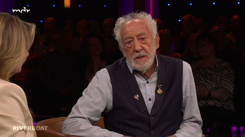 Dieter Hallervorden stellte sich den Fragen von Kim Fisher im MDR-Talk "Riverboat".