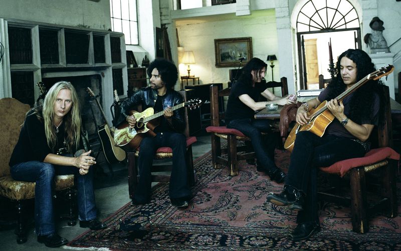 Er hat mit seiner Band in den 1990er-Jahren die Rock-Nische geprägt wie nur wenige neben ihm. Am 18. März feiert Jerry Cantrell (links) seinen 60. Geburtstag, ans Aufhören denkt der Gitarrist und Frontmann von Alice in Chains aber noch lange nicht. Wir werfen einen Blick zurück auf die Größen der Grunge-Musik und verraten, was aus ihnen wurde ... 