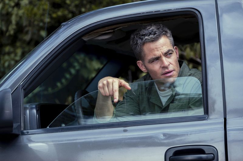 James (Chris Pine) wird unfreiwillig aus der Army entlassen.