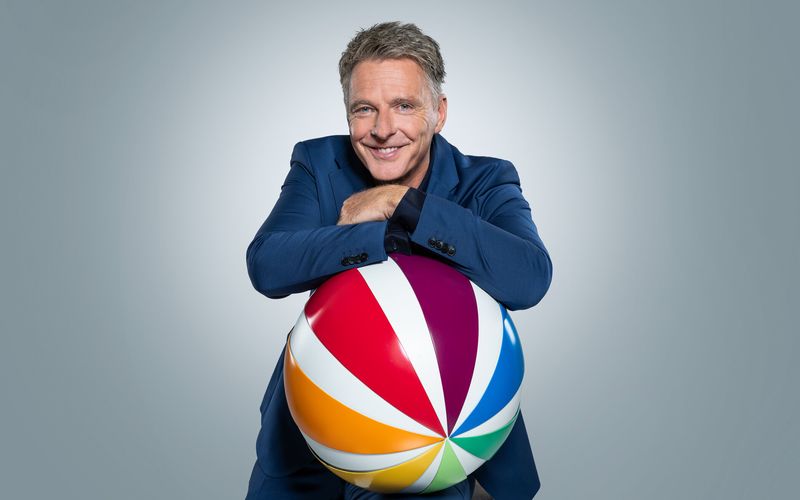 Jörg Pilawa moderiert in SAT.1 eine neue Quizsendung. Gesucht wird in "Wer ist Deutschlands Superhirn?" die Person mit den ausgeprägtesten kognitiven Fähigkeiten.