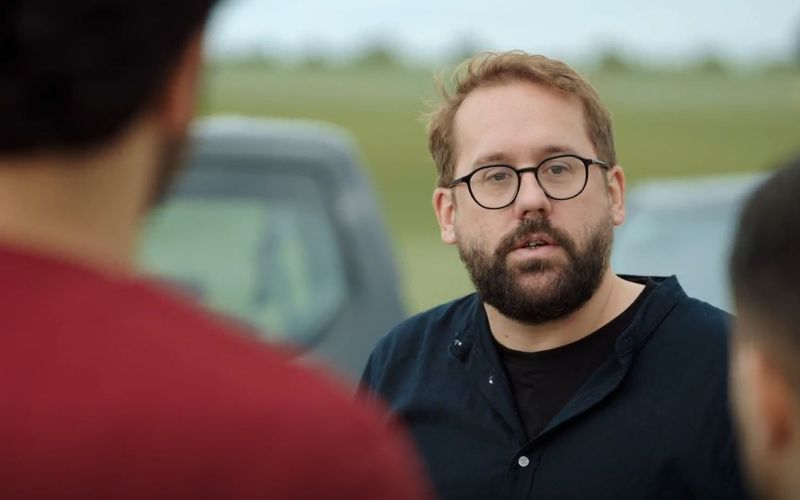 Paul Ronzheimer testet in der SAT.1-Doku "Wie geht's, Deutschland? - Migrations-Wende" die deutschen Grenzen.