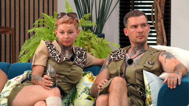 Alle gegen die Stehfests! Edith und Eric haben keinen leichten Stand, die Allianz um Dilara Kruse will so möglichst zügig loswerden. 