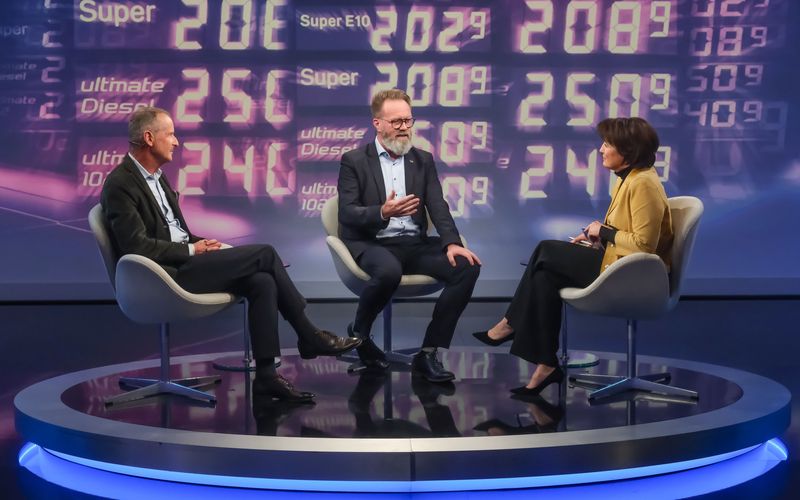 Herbert Diess (links) und Claus Ruhe Madsen sprachen bei Sandra Maischberger über den Wirtschaftsstandort Deutschland.