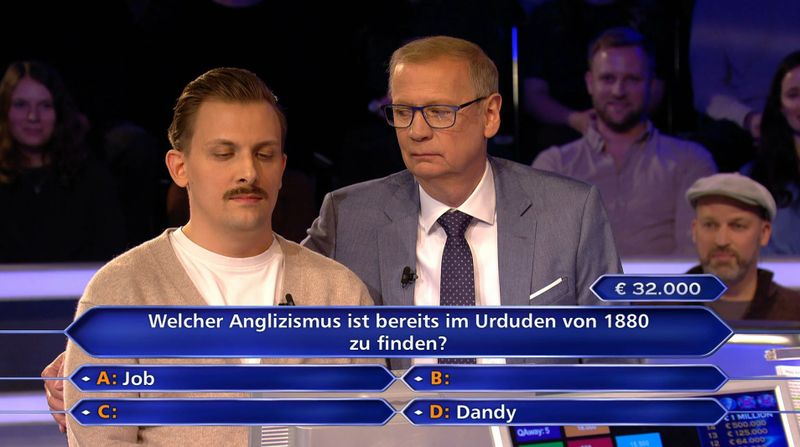 Dandy-Look? Günther Jauch (rechts) vermochte Überhangkandidat Philip Kern aus Bühl in Baden-Württemberg nicht auf die Sprünge zu helfen.