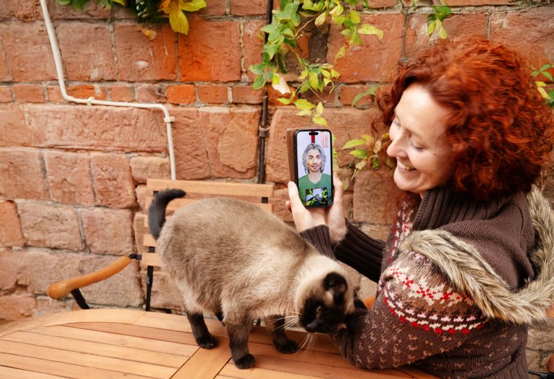 Über die verschiedenen Mobilgeräte ist "Dan" im Leben von Renate omnipräsent.