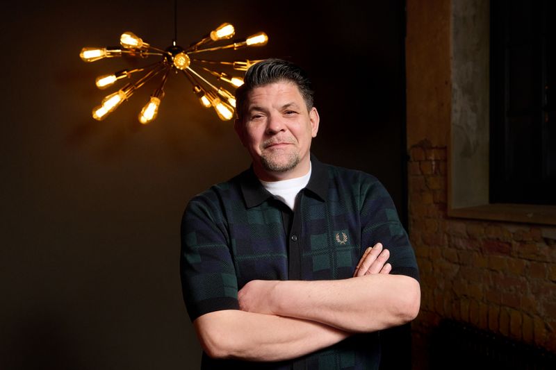 Tim Mälzer (Bild) ist in der elften Staffel "Kitchen Impossible" nicht der einzige Gastgeber, auch Roland Trettl ist ab 12. April als Host der VOX-Kochshow zu sehen.