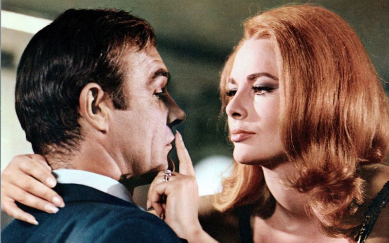 Nur weil Helga Brandt (Karin Dor) in "Man lebt nur zweimal" (1967) James Bond (Sean Connery) nicht umzubringen schaffte, landete sie im Piranha-Becken.