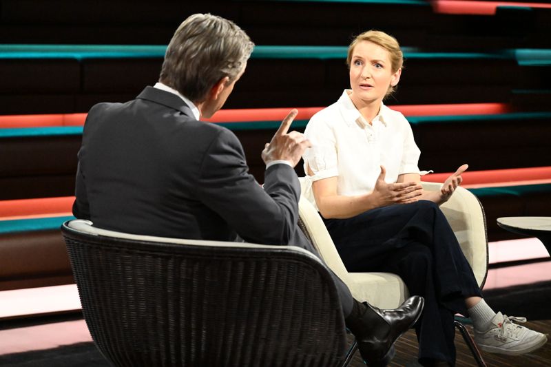 "Nicht ablenken!", forderte Markus Lanz von Ines Schwerdtner.