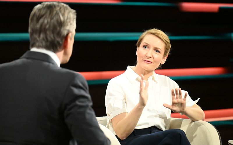 Linken-Chefin Ines Schwerdtner lieferte sich am Mittwochabend ein hitziges Wortgefecht mit ZDF-Moderator Markus Lanz.