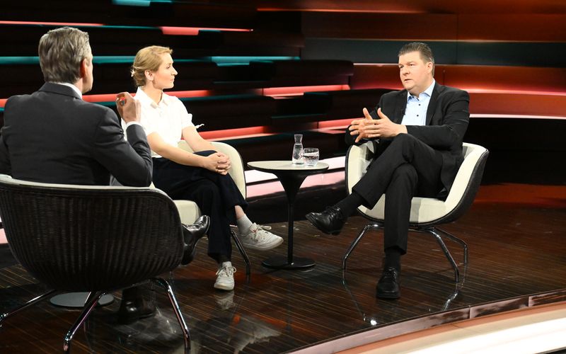 Mit Andreas Dressel (SPD, rechts) und Ines Schwerdtner (Die Linke) sprach Markus Lanz am Mittwoch unter anderem über das Thema Migration.