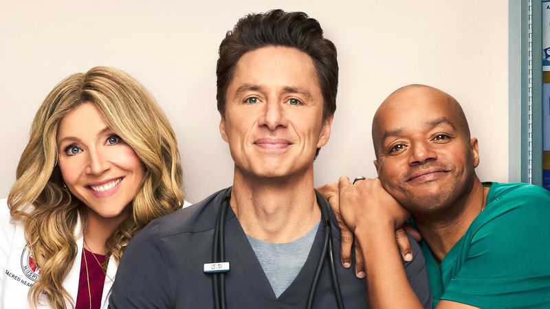 Nostalgie pur auf Disney+: 15 Jahre nach dem eigentlichen Serienende von "Scubs" geht die Sitcom weiter. Und mit Sarah Chalke, Zach Braff (Mitte) und Donald Faison sind die Sympathieträger von einst auch in der Neuauflage dabei.