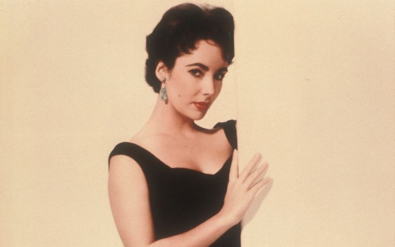 Sie wurde schon zu Lebzeiten als große Diva verehrt: Vor 15 Jahren, am 23. März 2011, starb Elizabeth Taylor im Alter von 79 Jahren. Die Galerie würdigt sie und weitere unsterbliche Leinwand-Göttinnen.