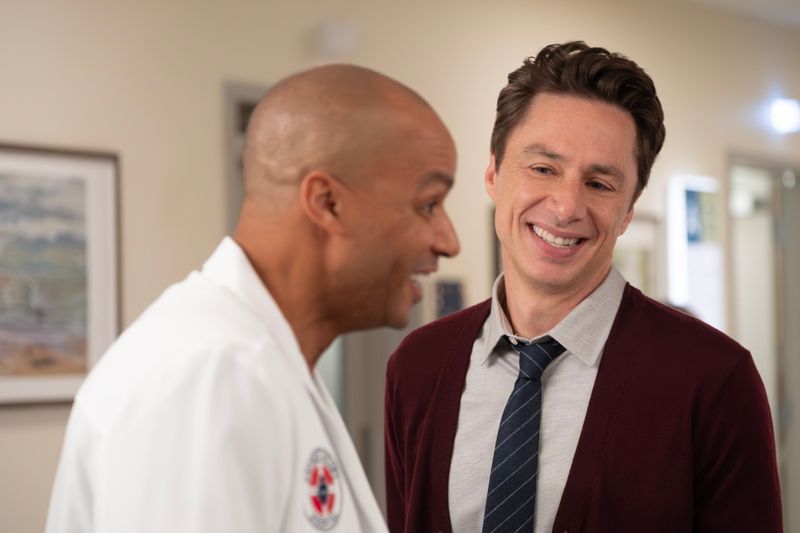 Endlich wiedervereint: Turk (John Faison, links) und John "JD" Dorian (Zach Braff) sind vor Freude ganz außer sich.