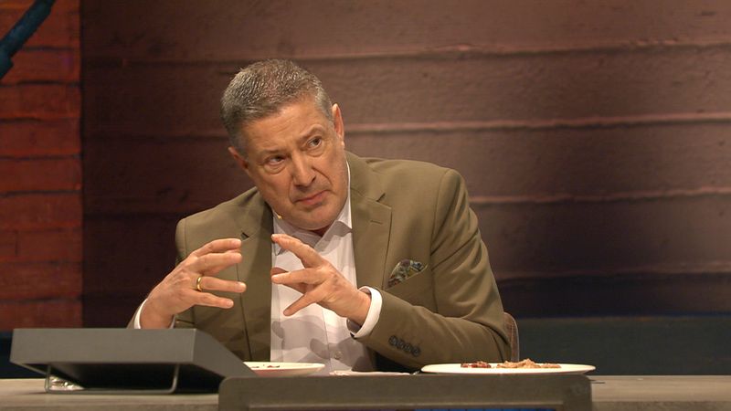 Lustvoll lästern und lamentieren: Juror Joachim Llambi haute bei "Grill den Henssler" (VOX) etliche Köche in die Pfanne - und eckte damit an.